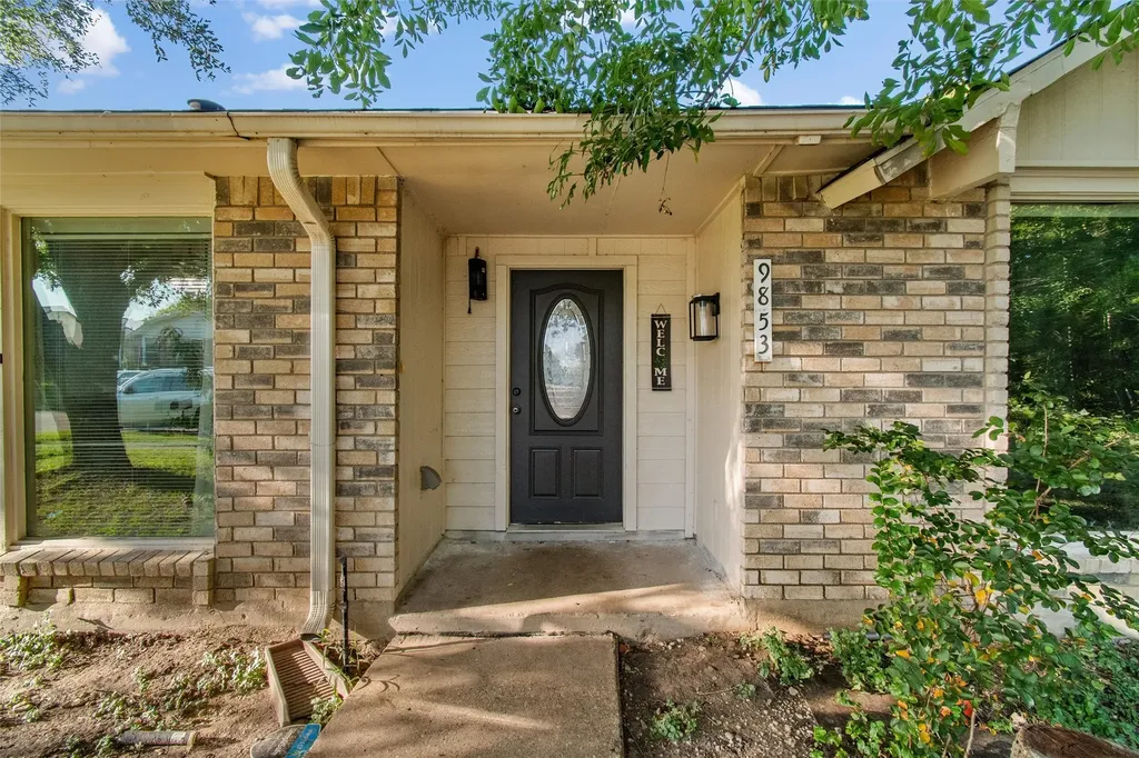 9853 Sophora Circle Dallas TX 75249
