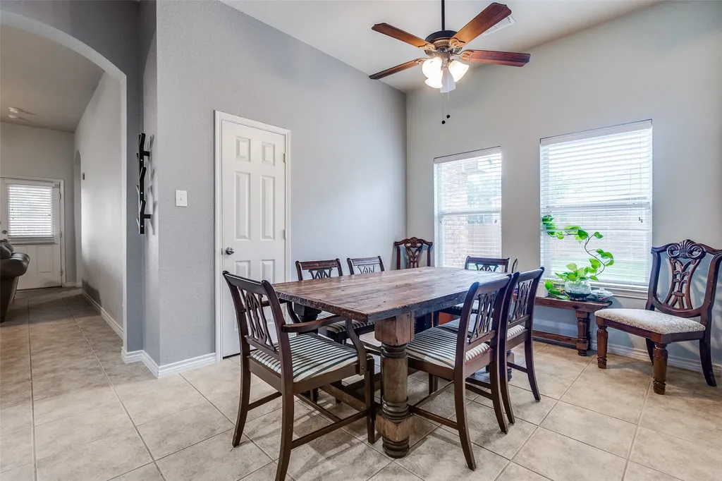 9204 Lockhart Drive Arlington TX 76002