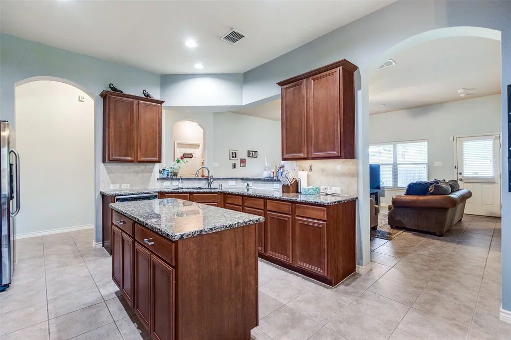 9204 Lockhart Drive Arlington TX 76002