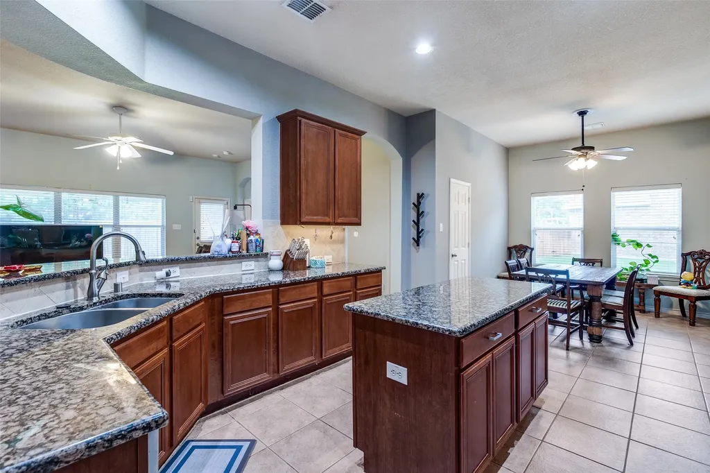 9204 Lockhart Drive Arlington TX 76002
