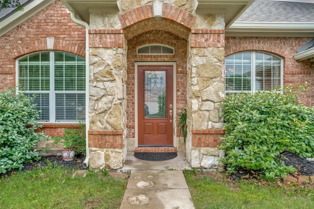 9204 Lockhart Drive Arlington TX 76002