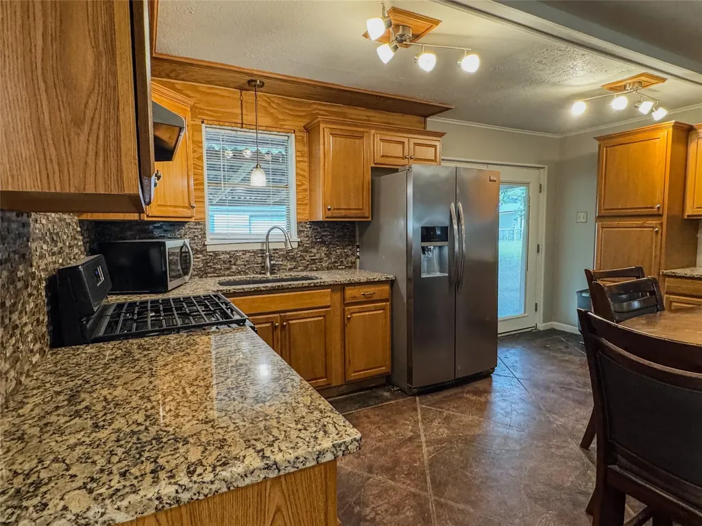 743 Oak Leaf Trail East Tawakoni TX 75472