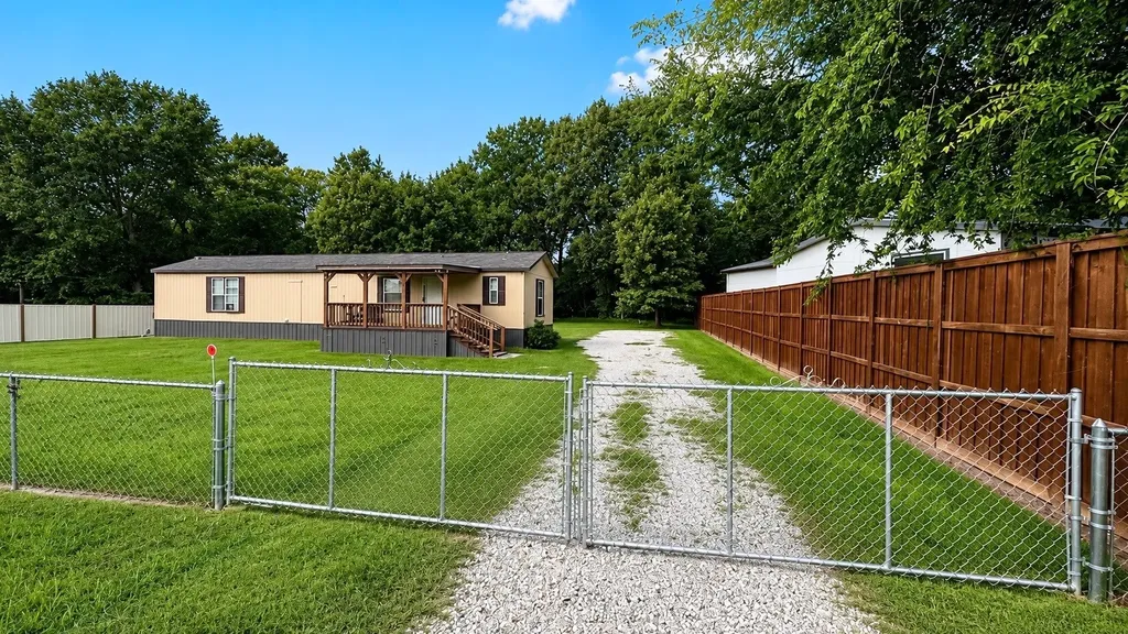 741 Waterfront Row Quitman TX 75783