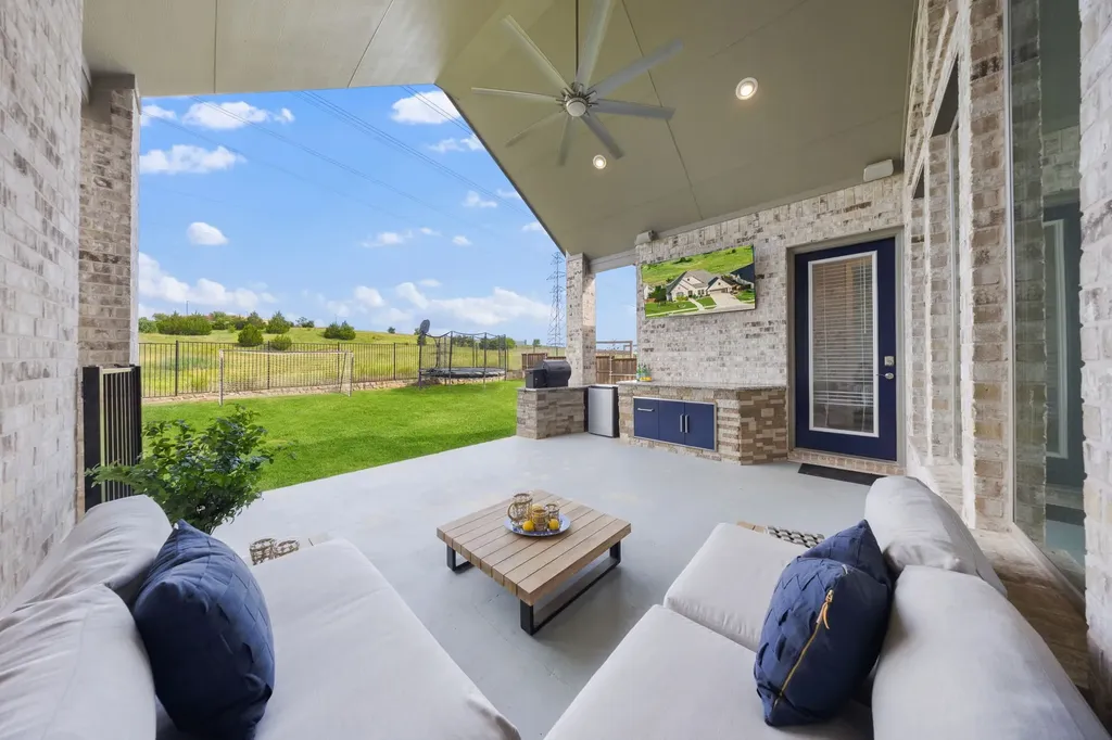 996 Myers Park Trail Roanoke TX 76262