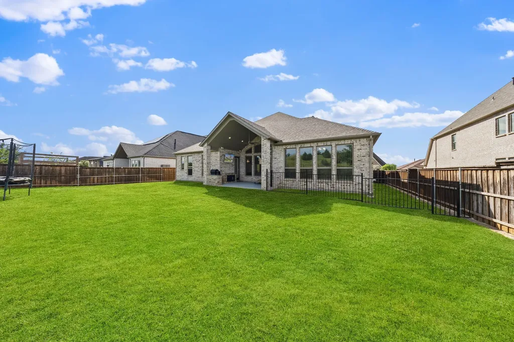 996 Myers Park Trail Roanoke TX 76262