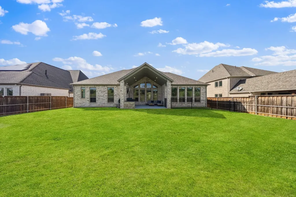 996 Myers Park Trail Roanoke TX 76262