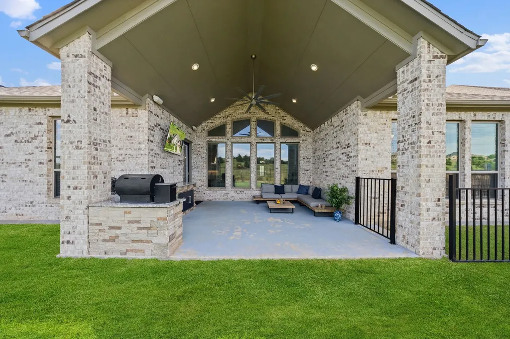 996 Myers Park Trail Roanoke TX 76262