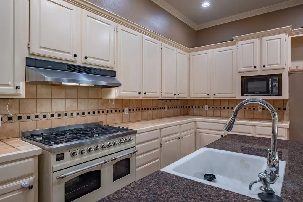 240 Timberleaf Drive Double Oak TX 75077