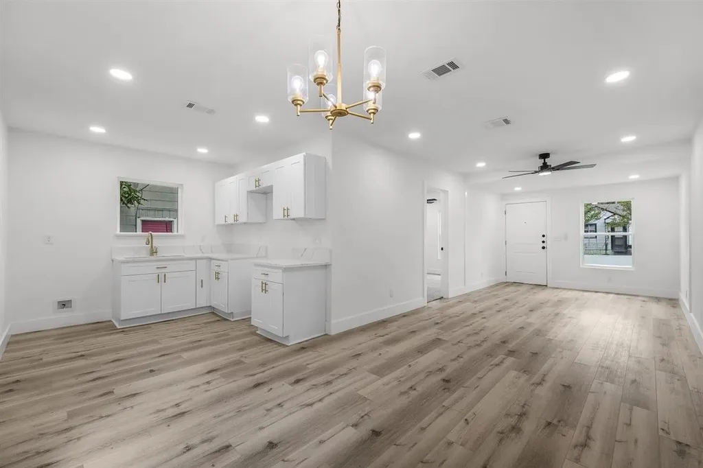 612 Clairemont Avenue Fort Worth TX 76103