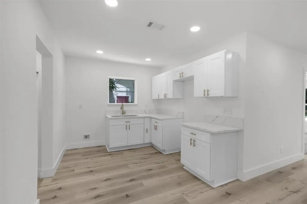 612 Clairemont Avenue Fort Worth TX 76103
