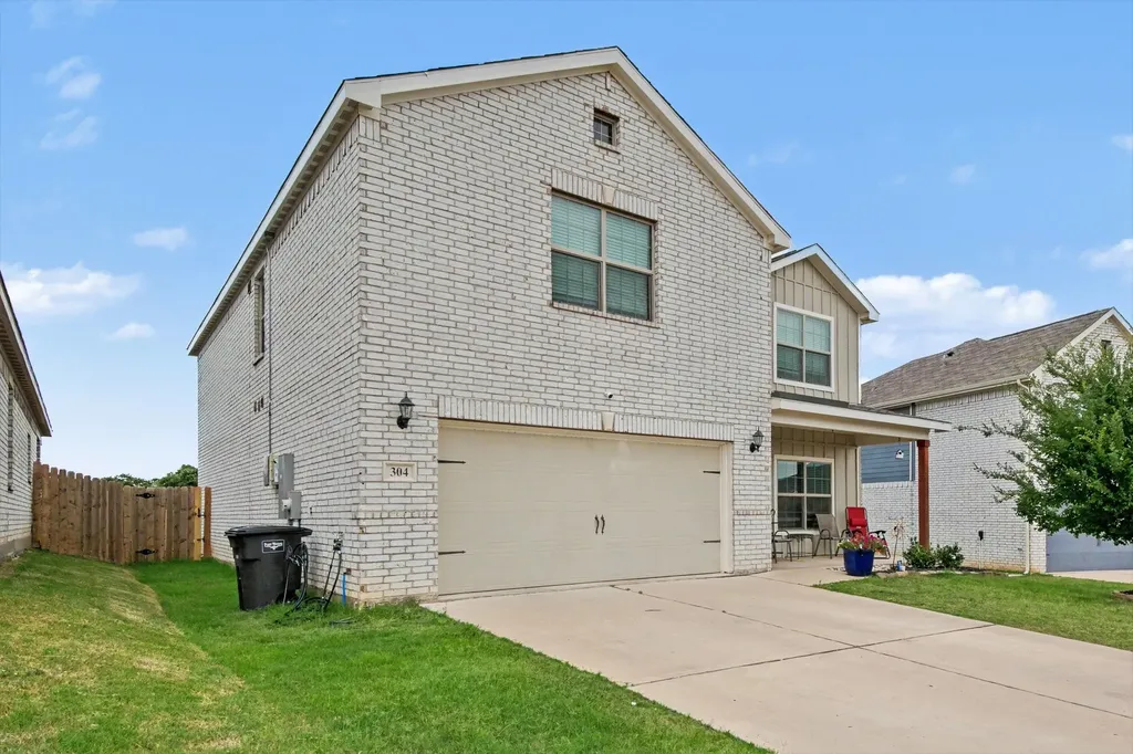 304 Lowery Oaks Trail Fort Worth TX 76120