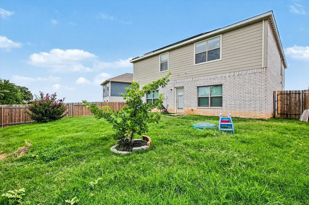 304 Lowery Oaks Trail Fort Worth TX 76120