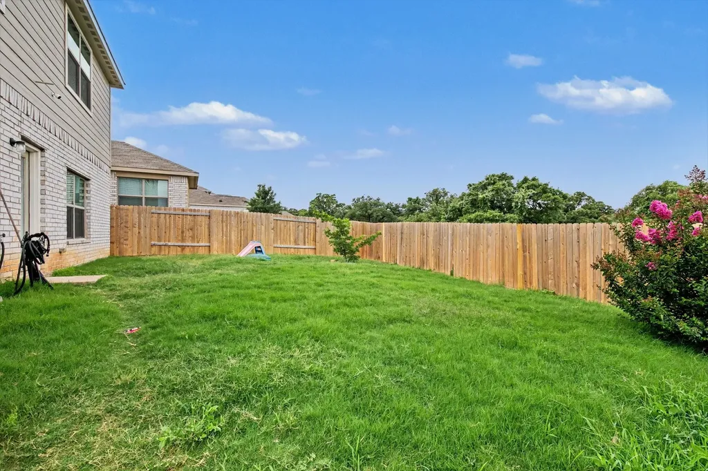 304 Lowery Oaks Trail Fort Worth TX 76120