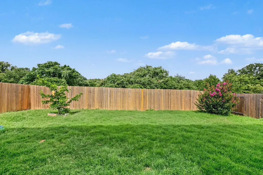 304 Lowery Oaks Trail Fort Worth TX 76120