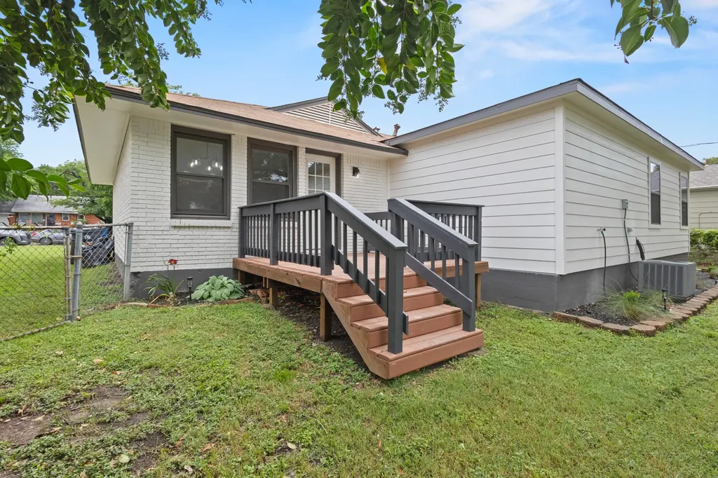 2324 Materhorn Drive Dallas TX 75228