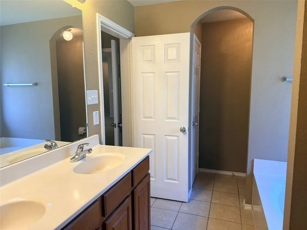 1100 Linden Drive Burleson TX 76028