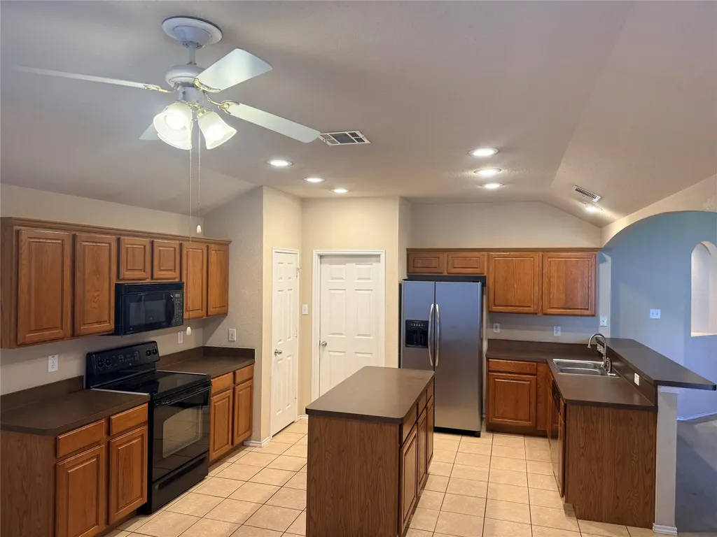 1100 Linden Drive Burleson TX 76028