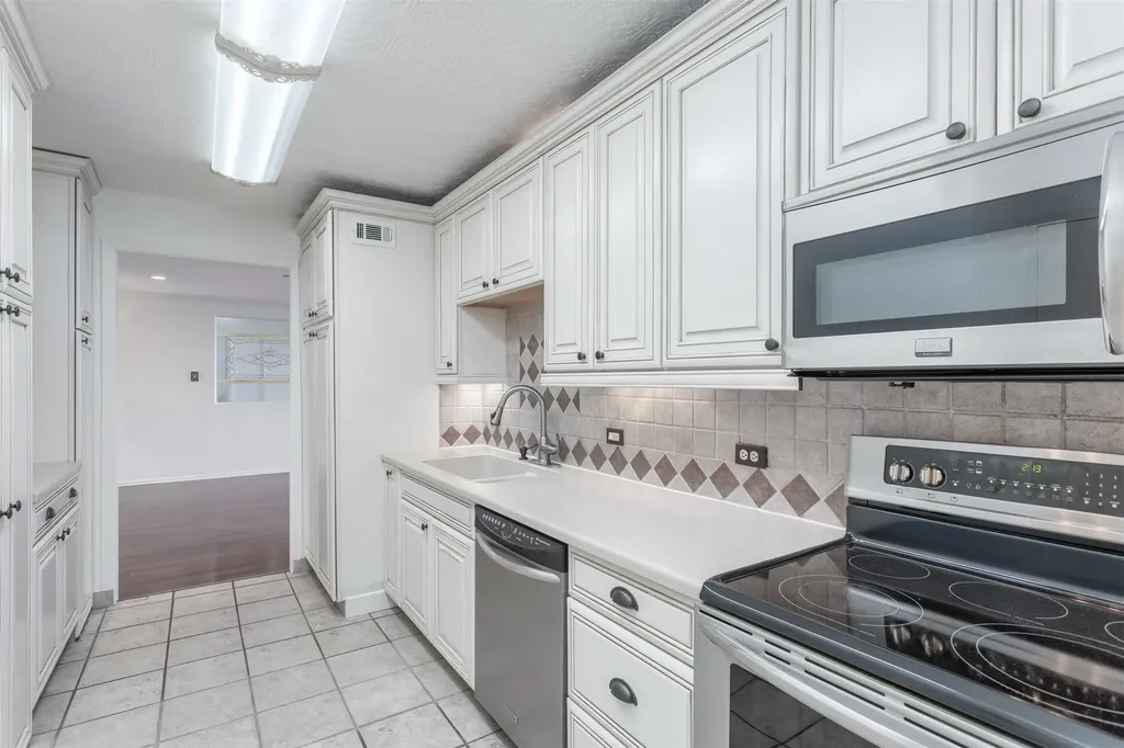 6335 W Northwest Highway Dallas TX 75225