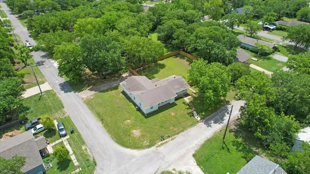 408 N Gowdy Street Whitewright TX 75491