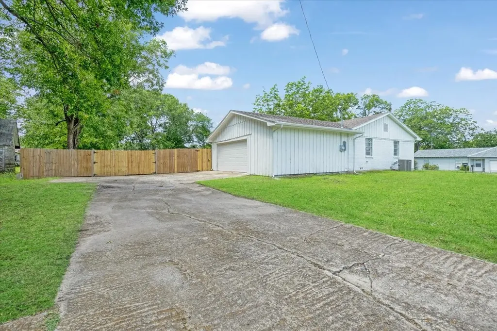408 N Gowdy Street Whitewright TX 75491
