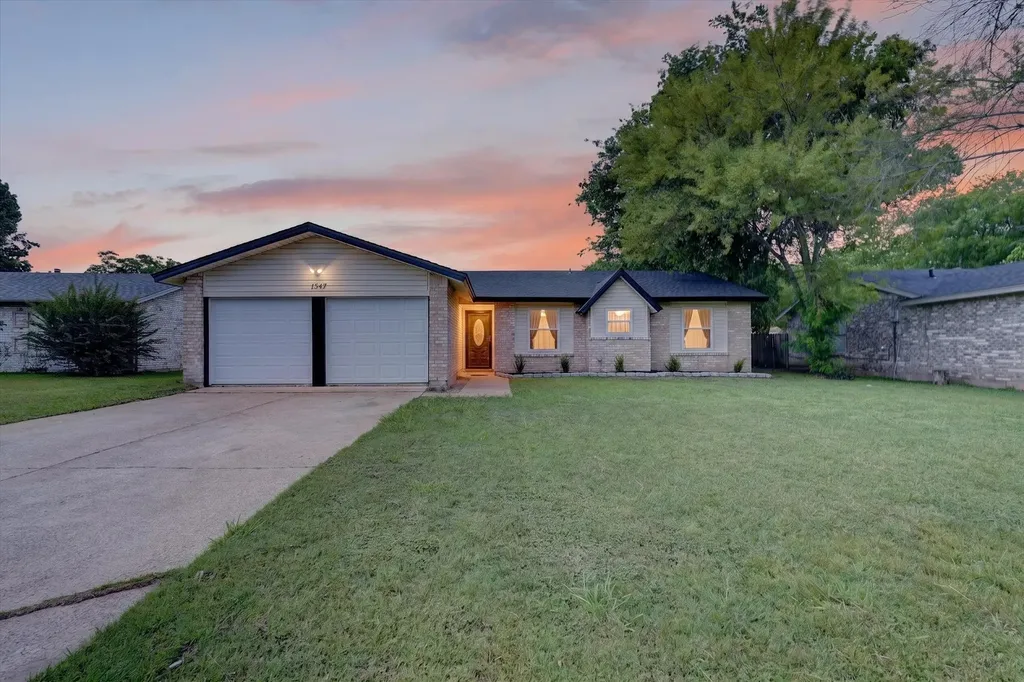 1547 Oakbrook Street Lancaster TX 75134