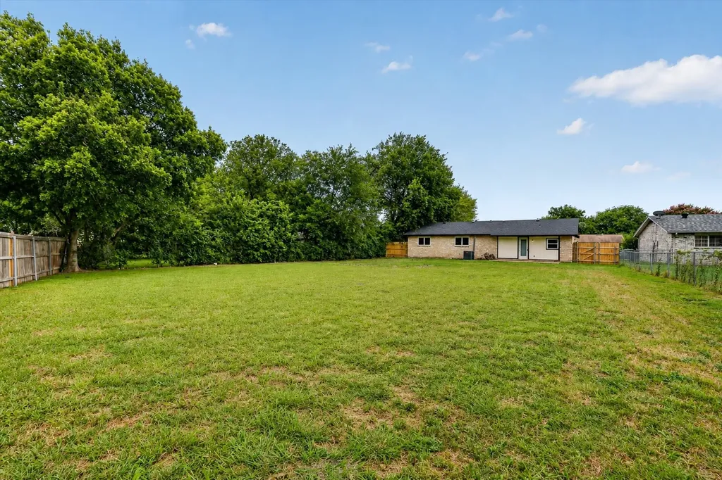 1547 Oakbrook Street Lancaster TX 75134