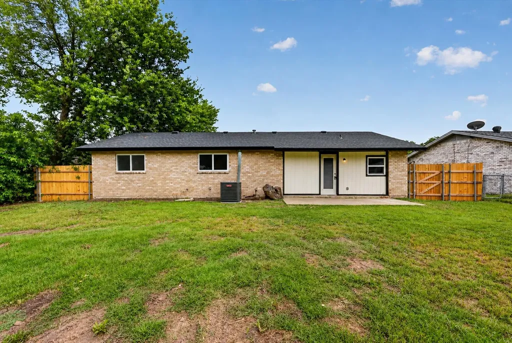 1547 Oakbrook Street Lancaster TX 75134