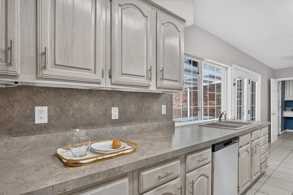 2910 Flagstone Drive Garland TX 75044