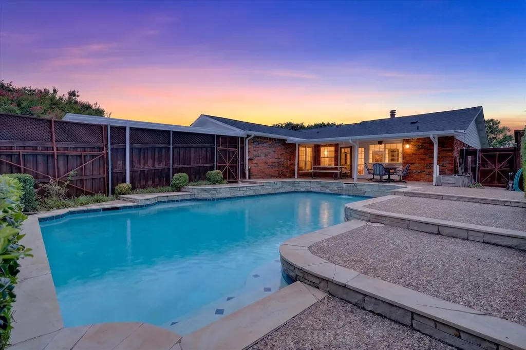 2910 Flagstone Drive Garland TX 75044