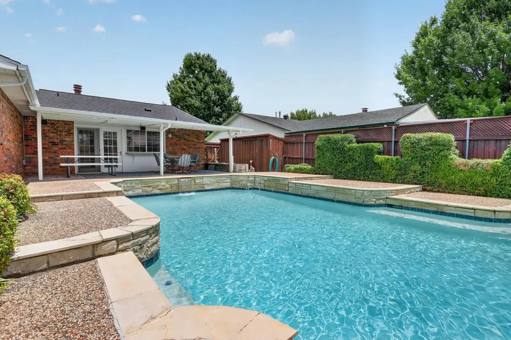 2910 Flagstone Drive Garland TX 75044