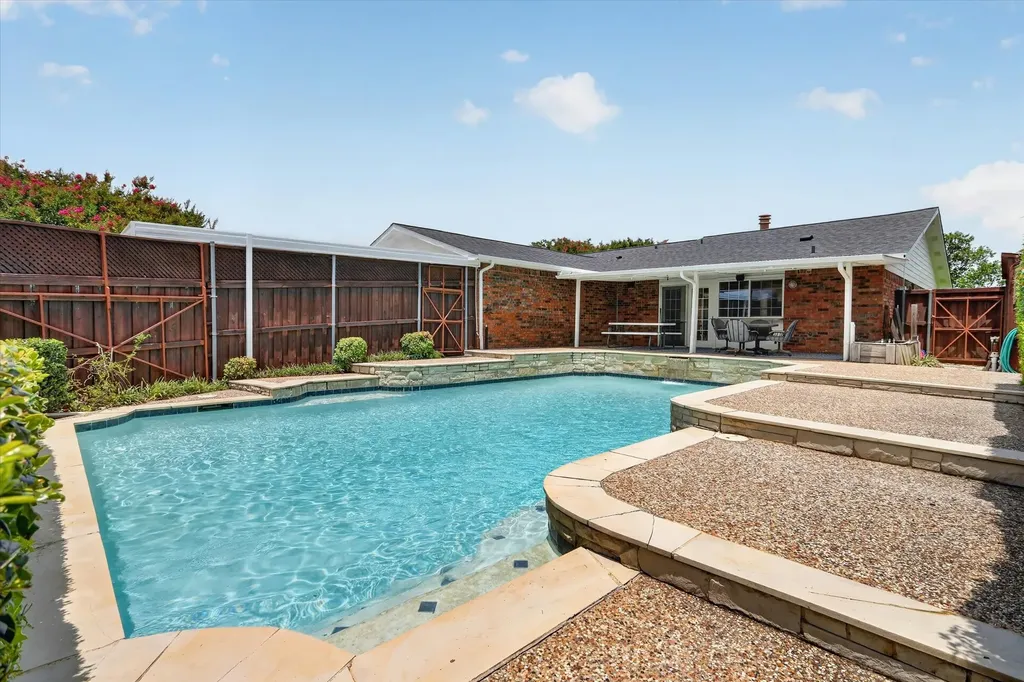 2910 Flagstone Drive Garland TX 75044