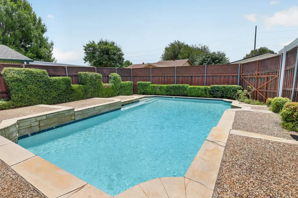 2910 Flagstone Drive Garland TX 75044
