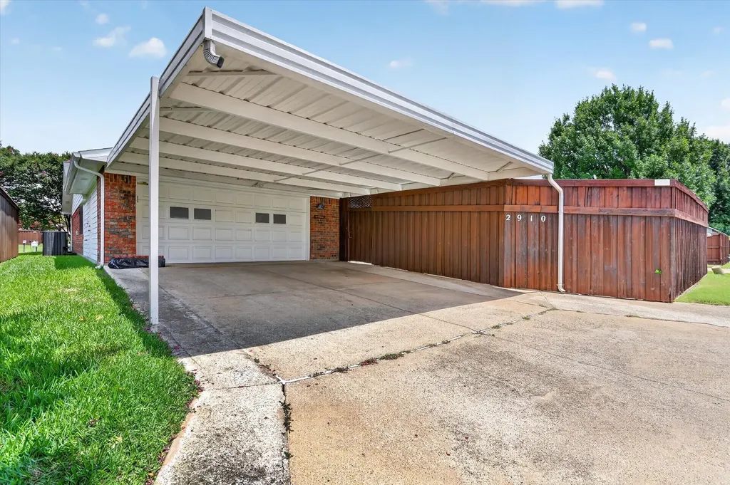 2910 Flagstone Drive Garland TX 75044