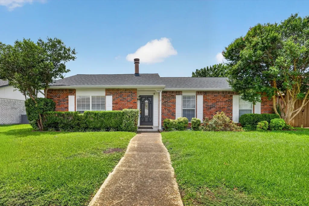 2910 Flagstone Drive Garland TX 75044