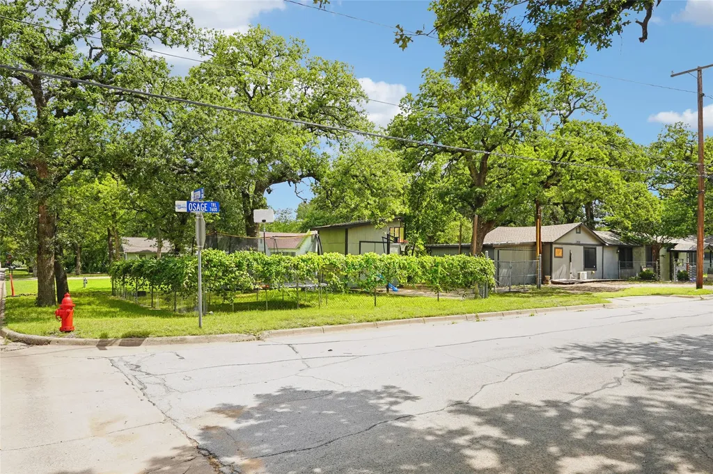 7616 Osage Trail Lake Worth TX 76135