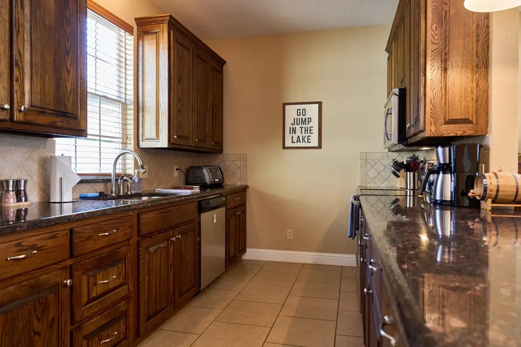 182 Oak Hills Drive Mabank TX 75156