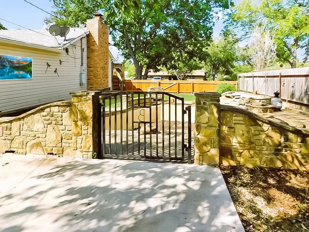 135 Summitt Avenue Graham TX 76450