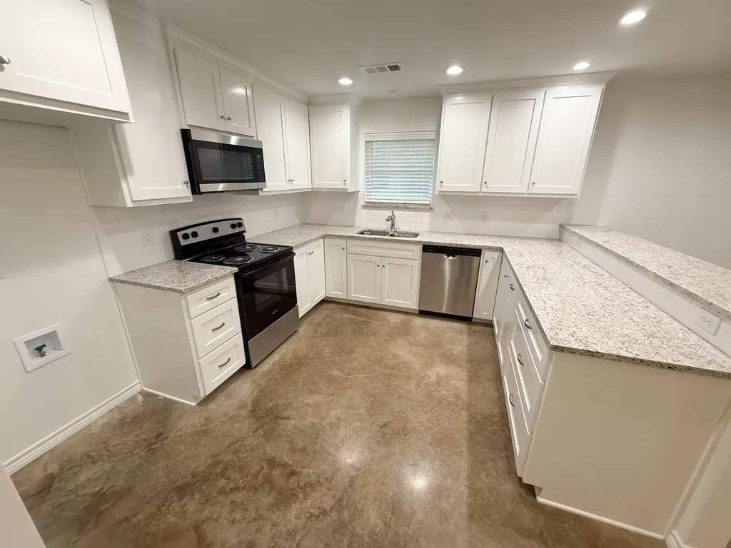 200 N Dallas Street Rice TX 75155