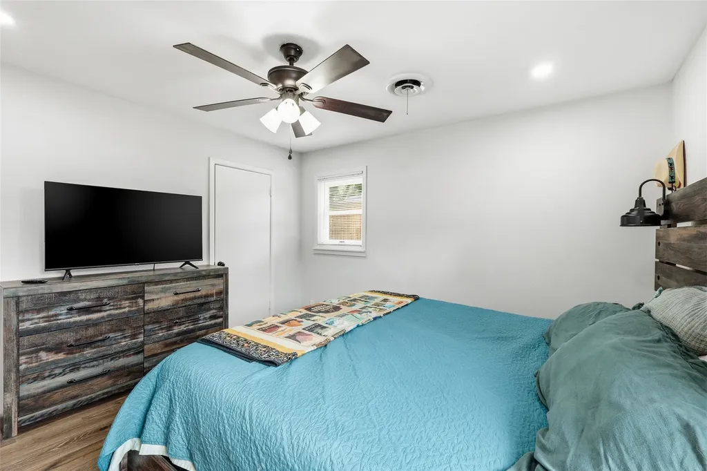 588 Pine Street Lewisville TX 75057