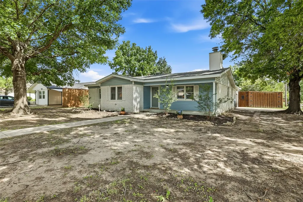 588 Pine Street Lewisville TX 75057