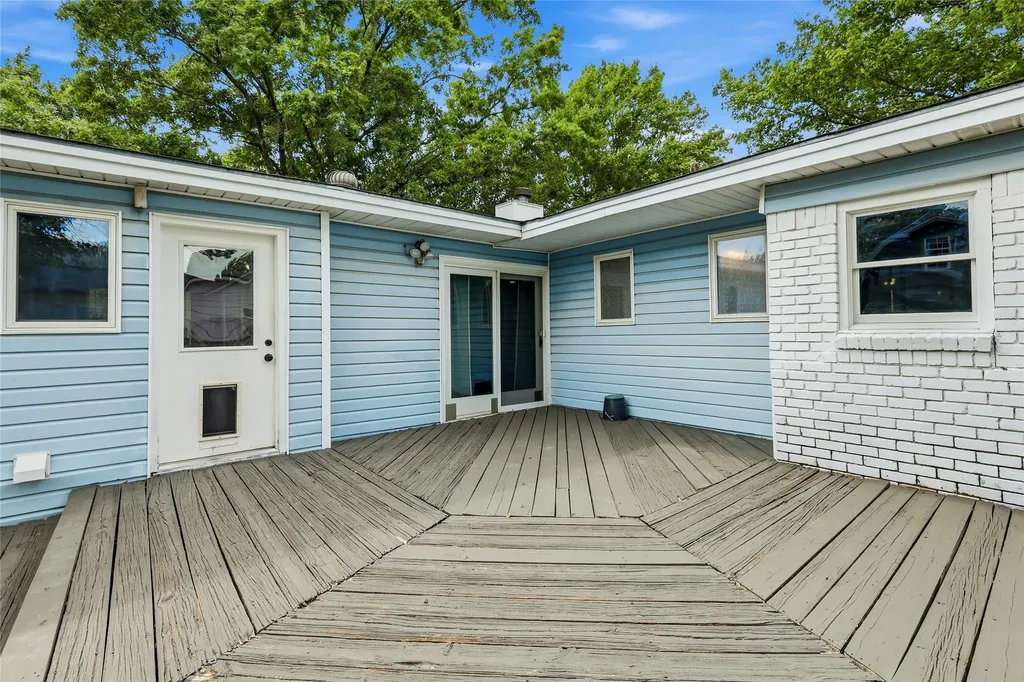 588 Pine Street Lewisville TX 75057