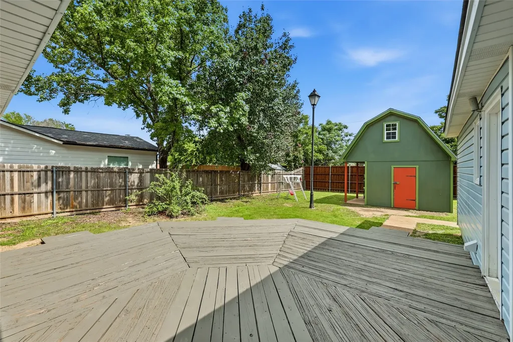 588 Pine Street Lewisville TX 75057