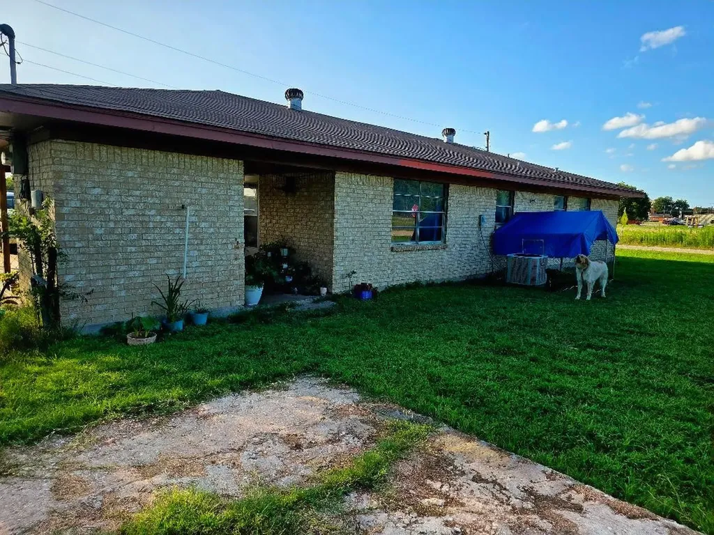 602 Hewitt Street Groesbeck TX 76642