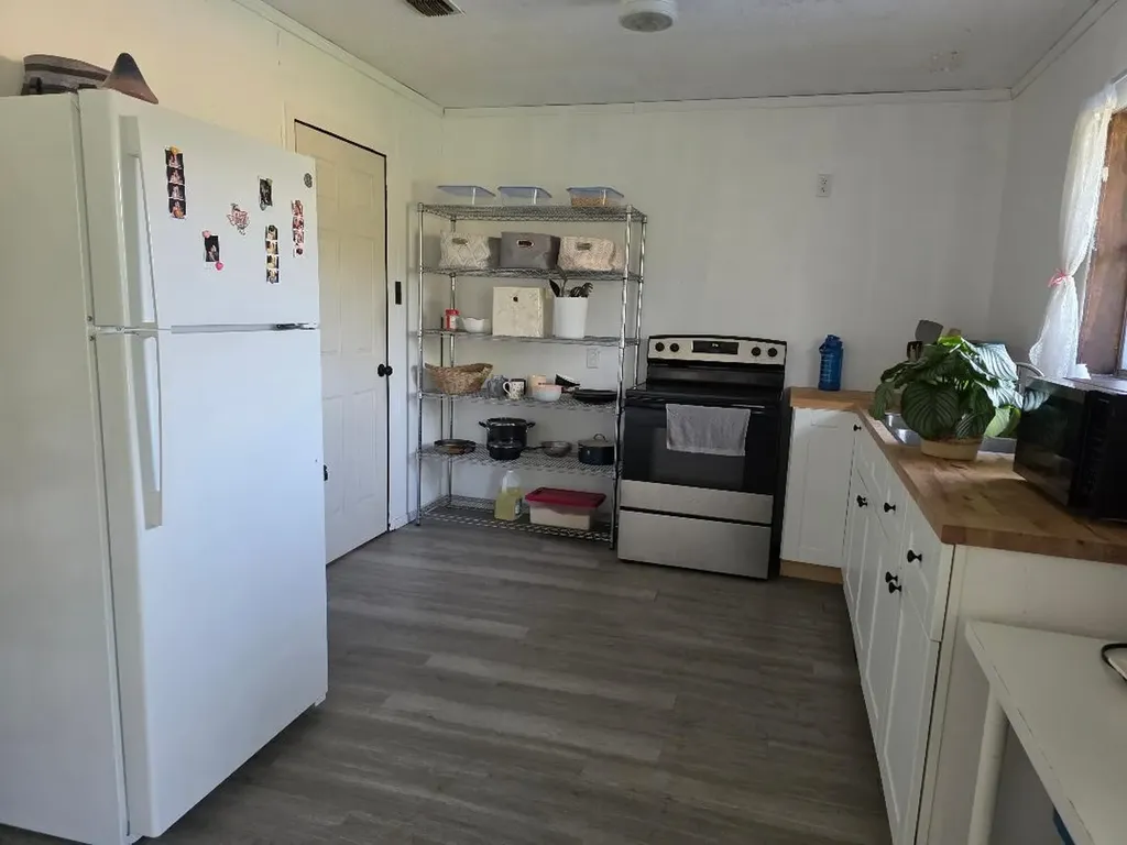 602 Hewitt Street Groesbeck TX 76642