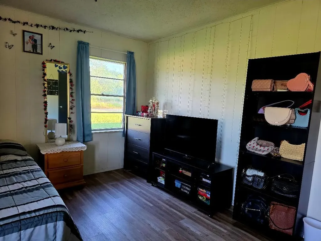 602 Hewitt Street Groesbeck TX 76642