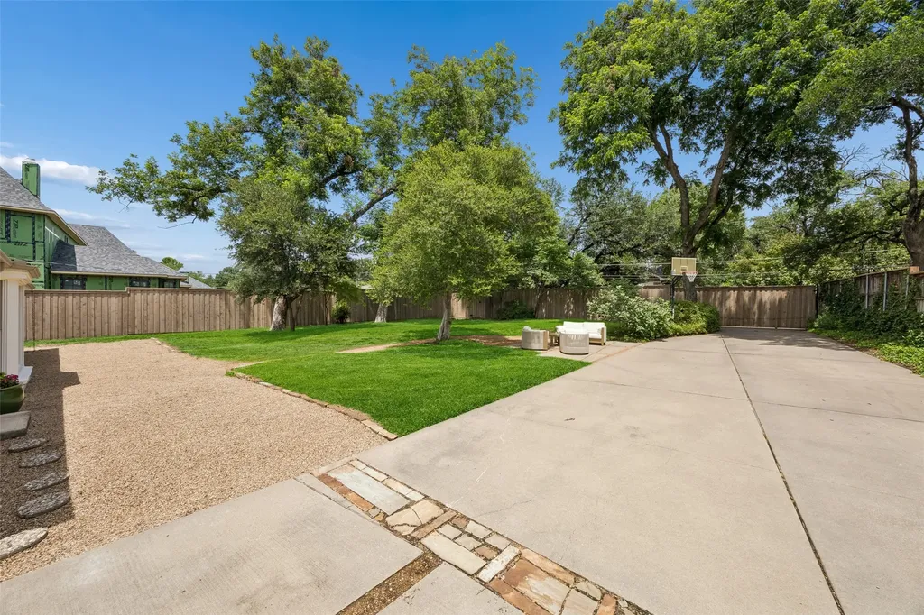 13220 Wittmore Circle Dallas TX 75240