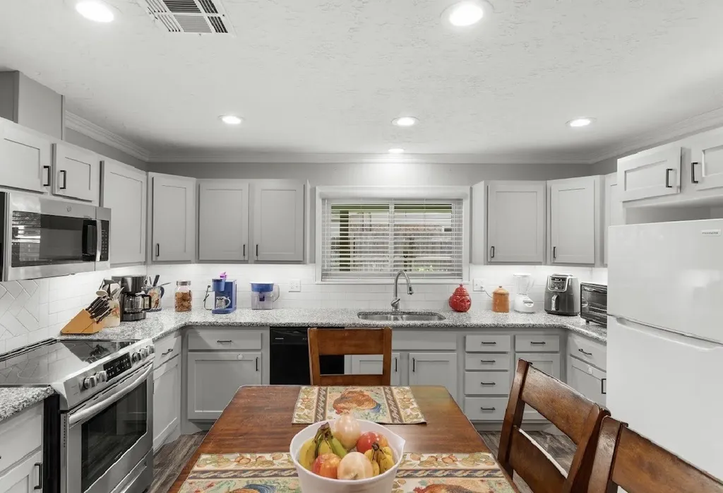 806 S Avenue O Clifton TX 76634