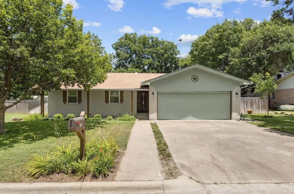 806 S Avenue O Clifton TX 76634