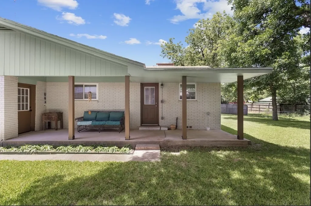 806 S Avenue O Clifton TX 76634