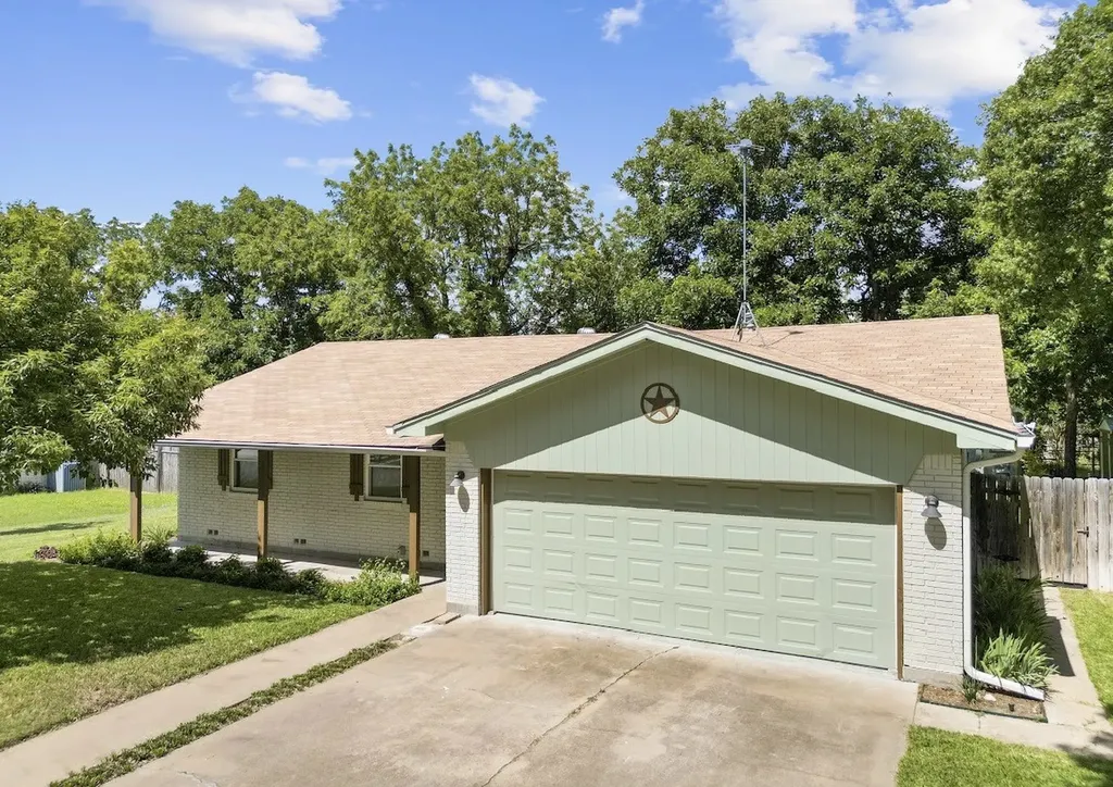 806 S Avenue O Clifton TX 76634
